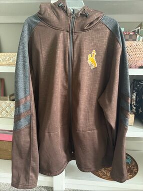 Wyoming Cowboys Colosseum Brown and Gray Fleece-Lined Hoodie. Size XXL.